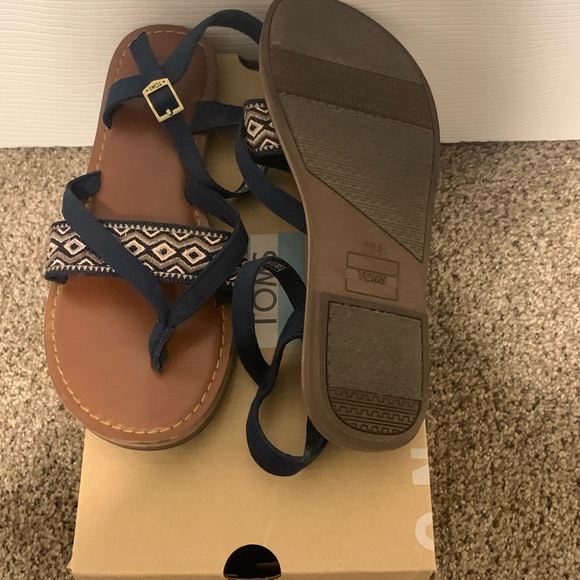 Tom’s Sandals - Picture 2 of 6